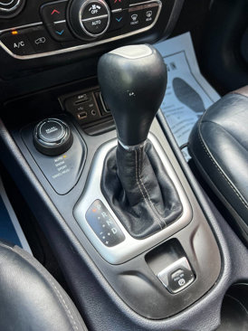 Used 2017 Jeep Cherokee Limited image 24