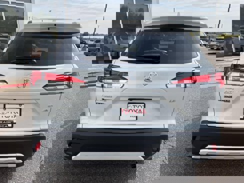 Certified 2022 Toyota Corolla Cross LE w/ Moonroof Package image 29