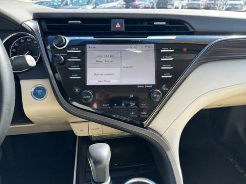 Used 2020 Toyota Camry XLE image 21