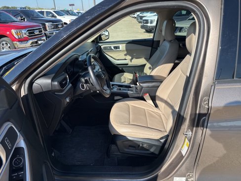 Used 2021 Ford Explorer XLT w/ Equipment Group 202A image 19