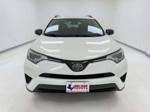 Used 2018 Toyota RAV4 LE image 3