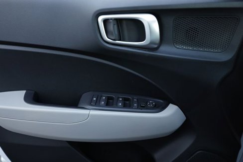 New 2025 Hyundai Venue SEL image 6