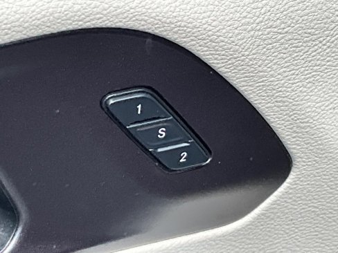 Used 2020 Chrysler Pacifica Touring-L image 30