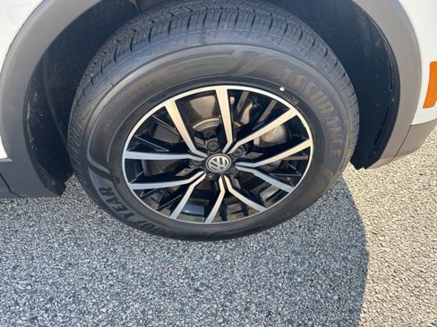 Certified 2021 Volkswagen Tiguan SE w/ Panoramic Sunroof Package image 15