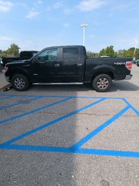 Used 2013 Ford F150 XLT w/ XLT Chrome Pkg image 2