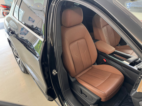 Used 2024 Audi Q8 e-tron Premium image 8