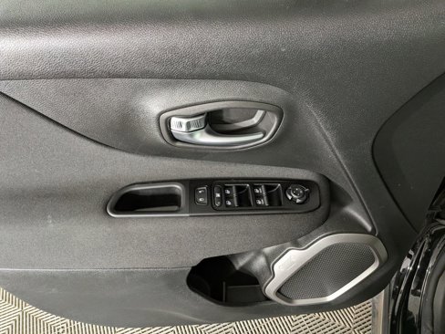 Used 2021 Jeep Renegade Latitude w/ Convenience Group image 24