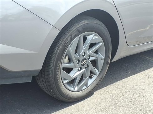 Used 2024 Hyundai Elantra SEL image 23