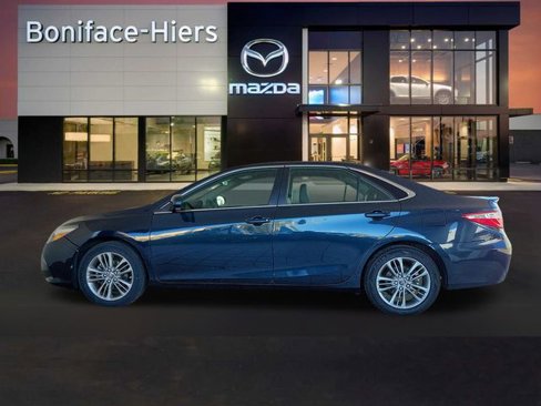 Used 2017 Toyota Camry SE image 4