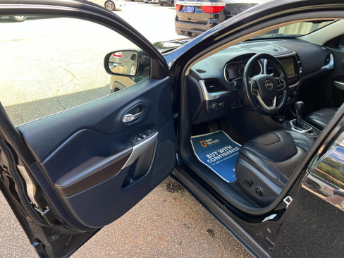 Used 2017 Jeep Cherokee Limited image 9