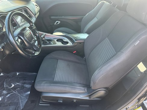 Used 2019 Dodge Challenger SXT image 9