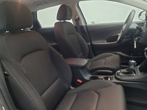 Used 2020 Hyundai Elantra GT image 19