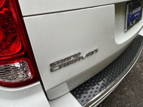 Used 2017 Dodge Grand Caravan SE image 5