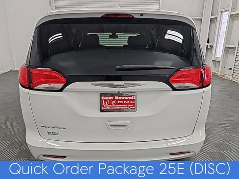 Used 2017 Chrysler Pacifica LX image 8