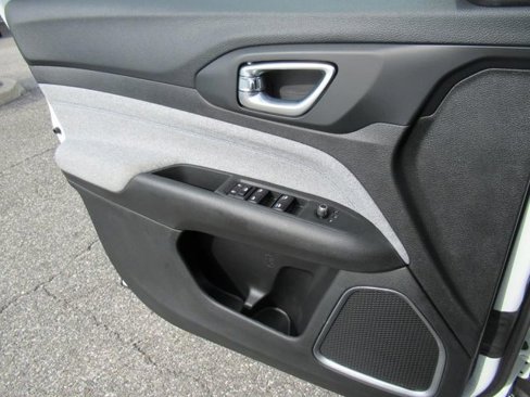 New 2025 Jeep Compass Latitude w/ Mopar Graphics Package image 26
