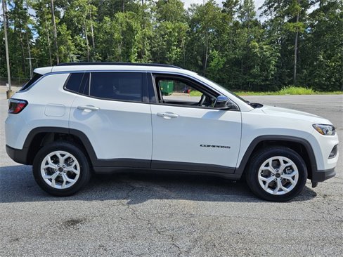 New 2025 Jeep Compass Latitude image 16