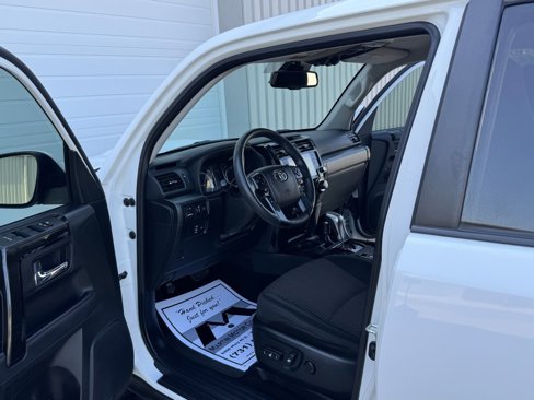 Used 2022 Toyota 4Runner TRD Off-Road image 2