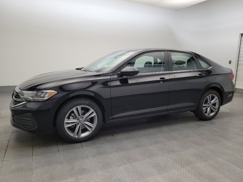 Used 2024 Volkswagen Jetta SE image 2