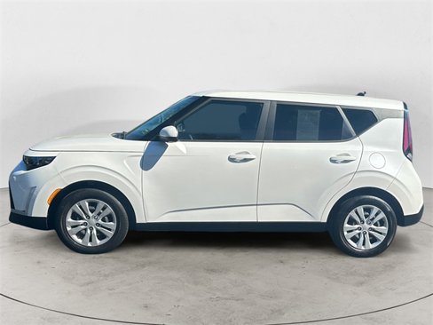 Used 2023 Kia Soul LX image 2