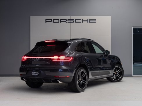 Certified 2021 Porsche Macan image 7
