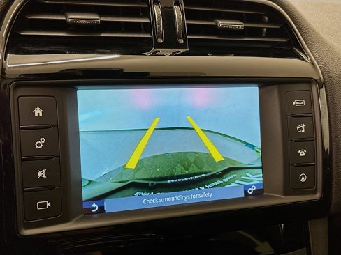 Used 2017 Jaguar F-PACE Premium image 23