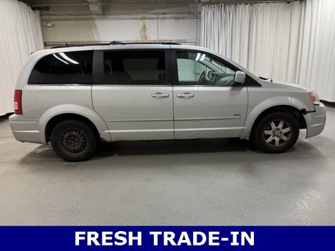 Used 2008 Chrysler Town & Country Touring image 3