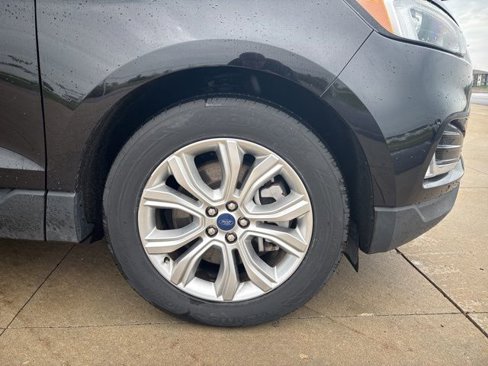 Used 2022 Ford Edge Titanium image 11