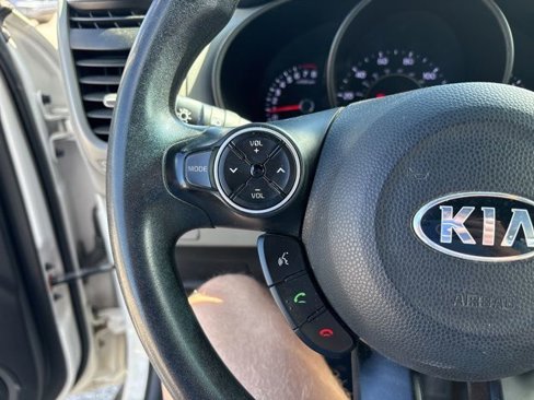 Used 2016 Kia Soul + image 13