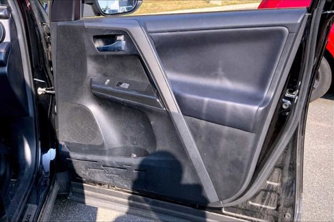 Used 2018 Toyota RAV4 SE image 22