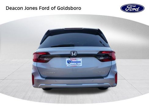 Used 2025 Honda Odyssey Elite image 4