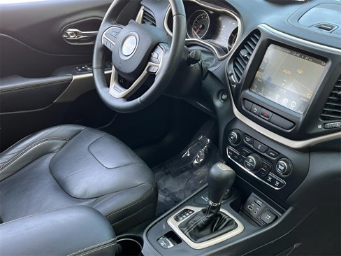 Used 2018 Jeep Cherokee Limited image 3