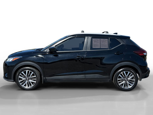 Used 2022 Nissan Kicks SV image 2