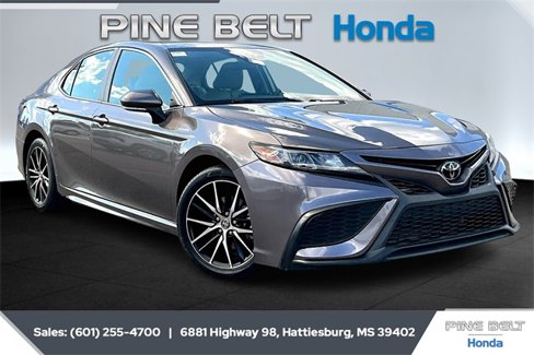 Used 2022 Toyota Camry SE image 1