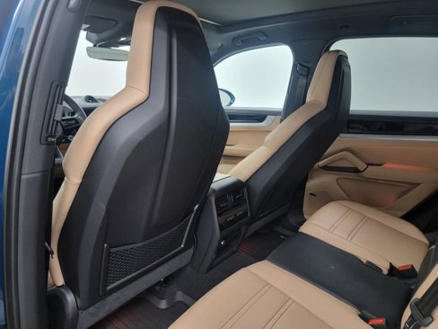 Used 2024 Porsche Cayenne S image 13