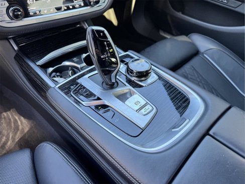 Used 2022 BMW 750i xDrive w/ Executive Package image 47