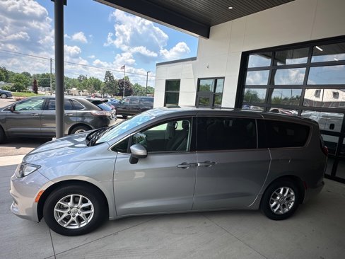 Used 2020 Chrysler Voyager LX image 4