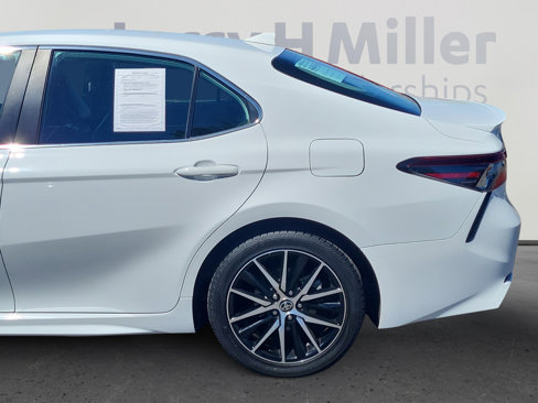 Used 2024 Toyota Camry SE image 4
