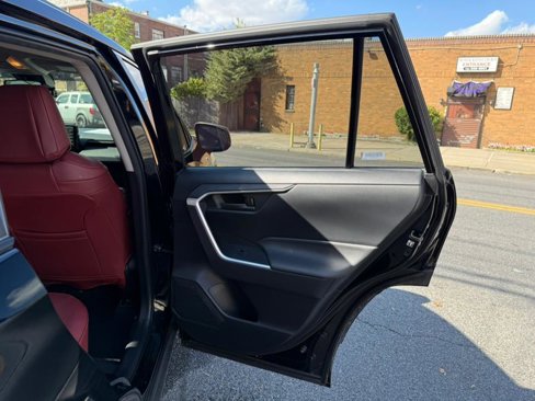 Used 2019 Toyota RAV4 LE image 22
