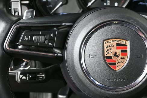 Certified 2024 Porsche Macan image 11
