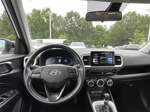 Certified 2023 Hyundai Venue Limited w/ Cargo Package image 9