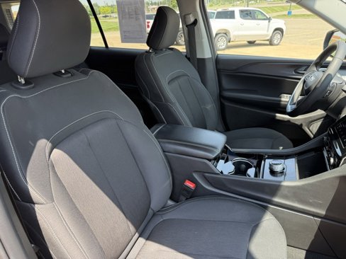 Used 2023 Jeep Grand Cherokee L Laredo image 28