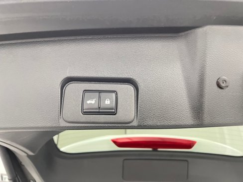 Used 2024 Nissan Rogue SV image 32