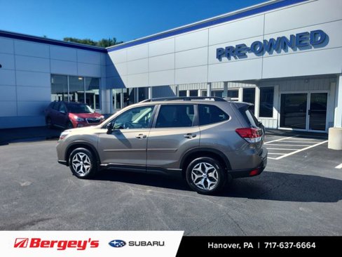 Used 2020 Subaru Forester Premium image 3