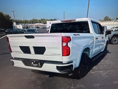 Used 2019 Chevrolet Silverado 1500 Custom w/ Custom Value Package image 3