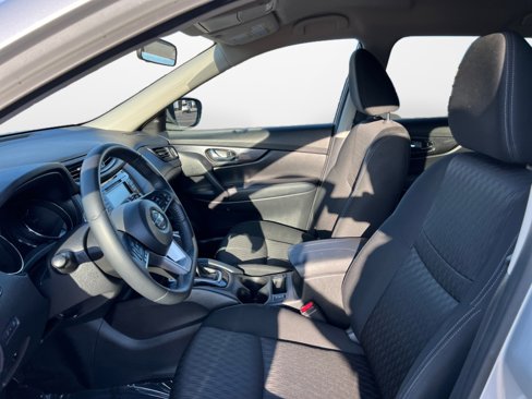 Used 2018 Nissan Rogue SV w/ Premium Package image 11