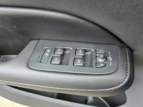 Used 2020 Volvo S60 T5 Momentum image 26