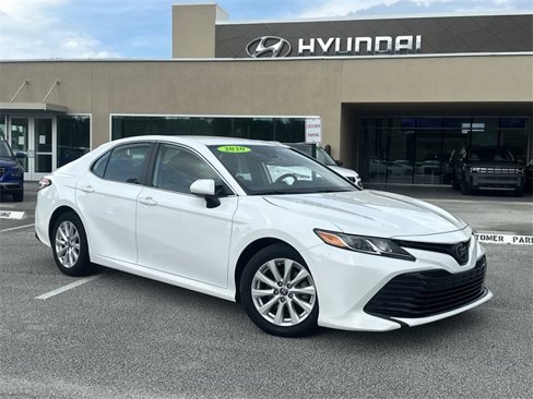 Used 2020 Toyota Camry LE image 1