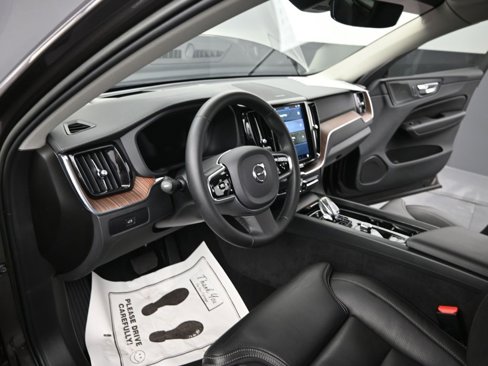 Certified 2023 Volvo XC60 B5 Ultimate w/ Protection Package Premier image 14