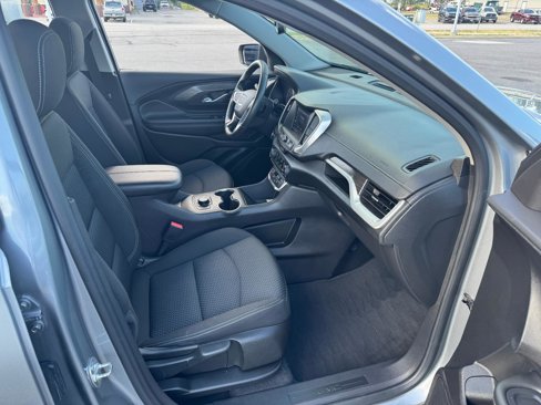 Used 2024 GMC Terrain SLE image 16