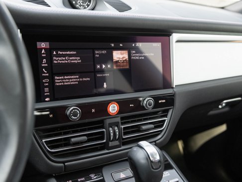 Certified 2022 Porsche Macan image 25